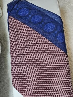 Reversible Patterned Scarf in Navy Blue and Burgundy